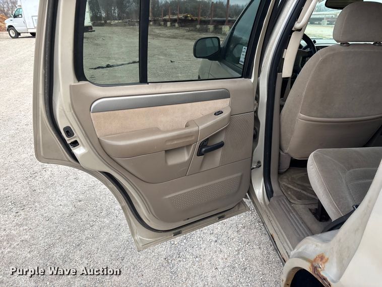 image for item FG0182 2004 Ford Explorer SUV
