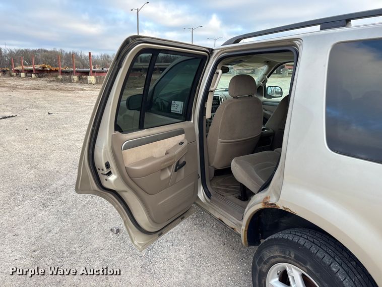 image for item FG0182 2004 Ford Explorer SUV
