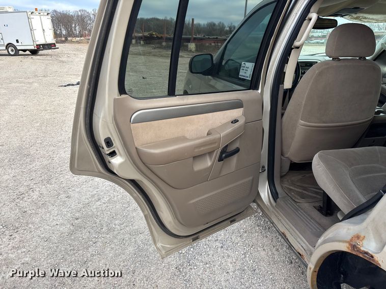 image for item FG0182 2004 Ford Explorer SUV