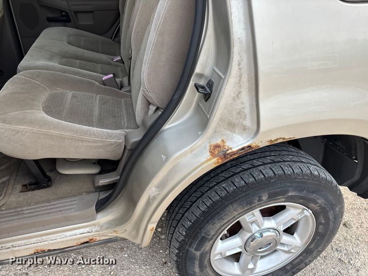 image for item FG0182 2004 Ford Explorer SUV