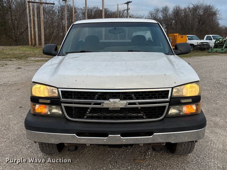 image for item FG0183 2006 Chevrolet Silverado 1500 pickup truck