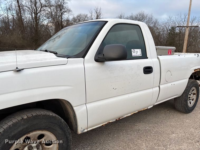 image for item FG0183 2006 Chevrolet Silverado 1500 pickup truck