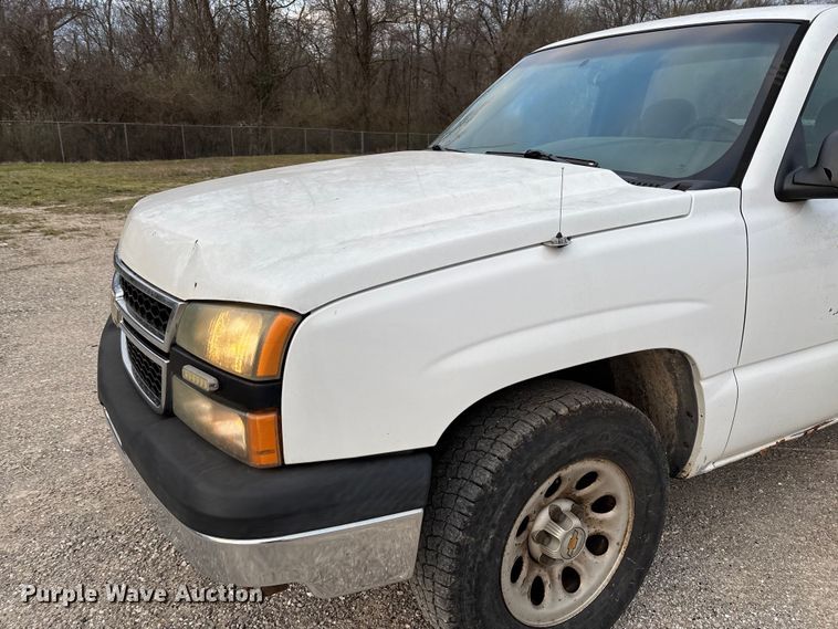 image for item FG0183 2006 Chevrolet Silverado 1500 pickup truck