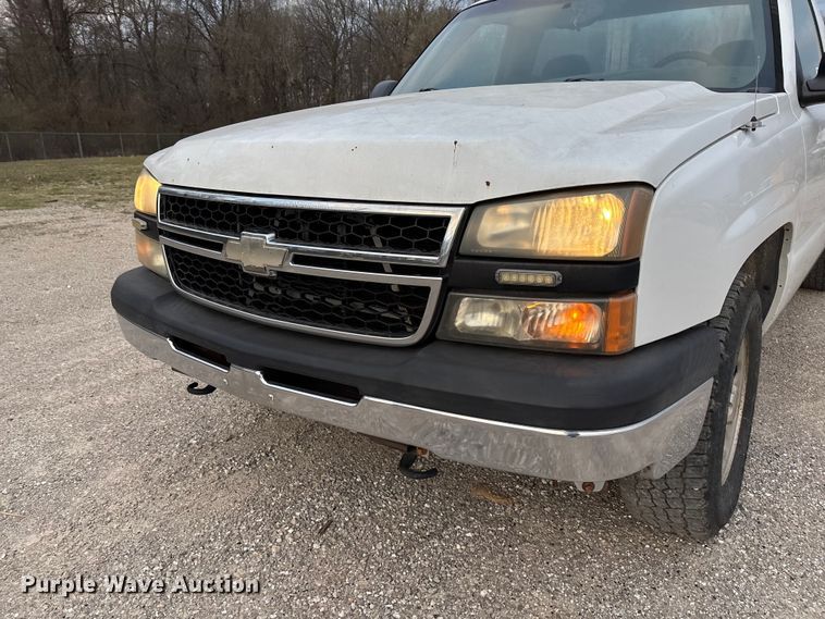 image for item FG0183 2006 Chevrolet Silverado 1500 pickup truck