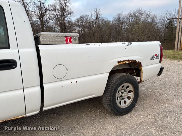 image for item FG0183 2006 Chevrolet Silverado 1500 pickup truck