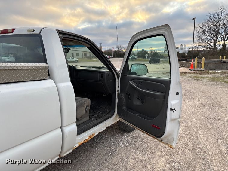 image for item FG0183 2006 Chevrolet Silverado 1500 pickup truck