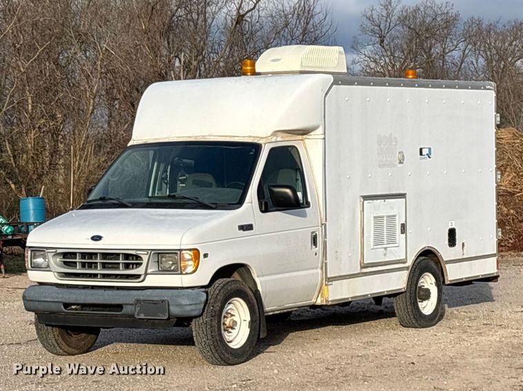 2001 Ford E350 utility van