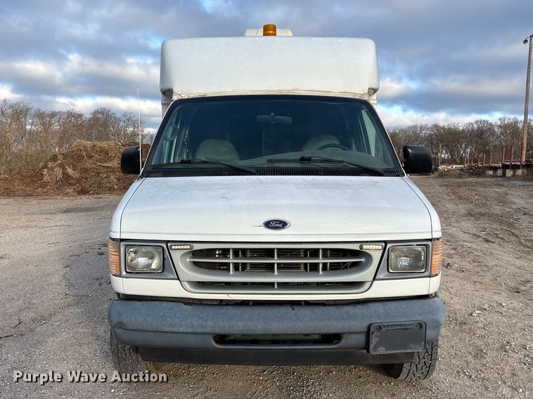 image for item FG0184 2001 Ford E350 utility van