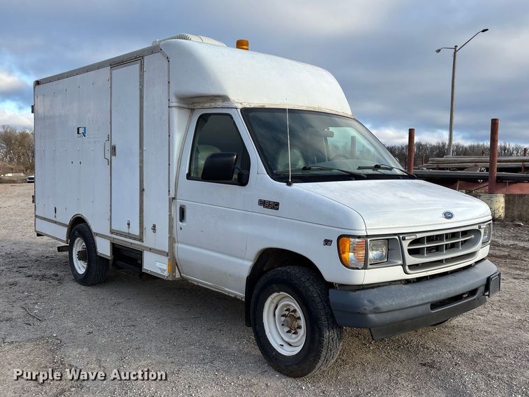 image for item FG0184 2001 Ford E350 utility van