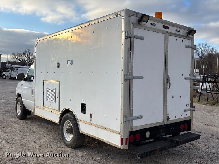image for item FG0184 2001 Ford E350 utility van