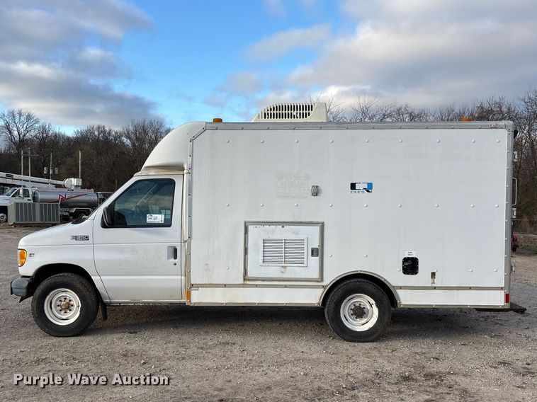 image for item FG0184 2001 Ford E350 utility van