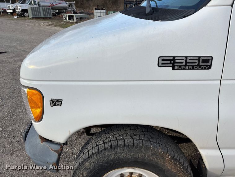 image for item FG0184 2001 Ford E350 utility van