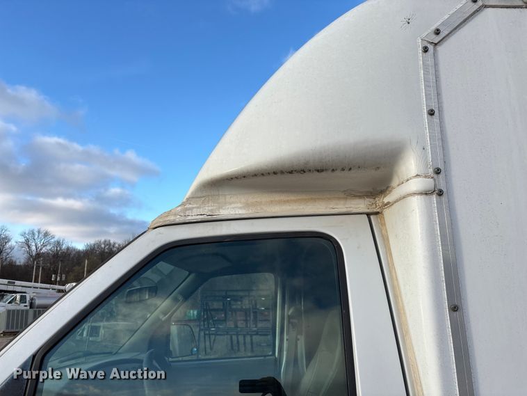 image for item FG0184 2001 Ford E350 utility van