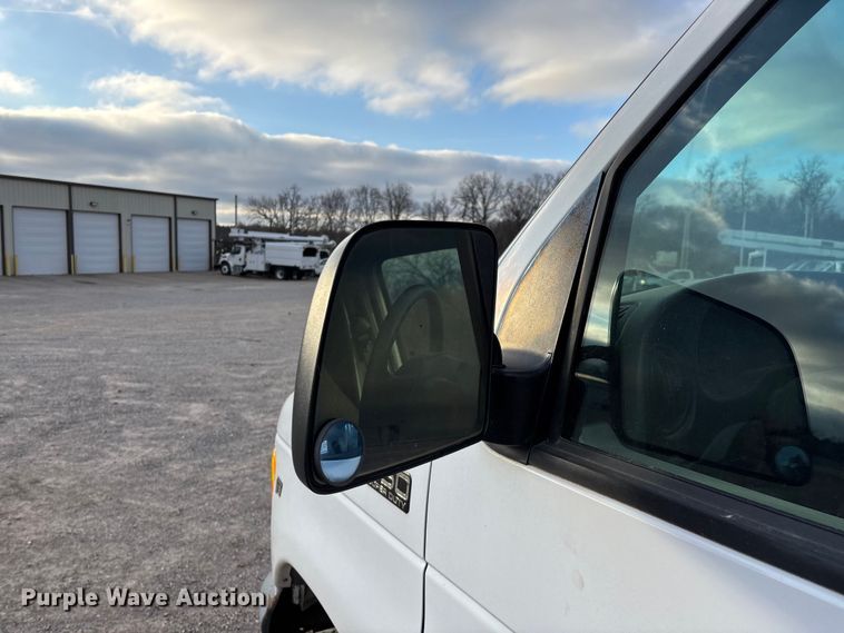 image for item FG0184 2001 Ford E350 utility van