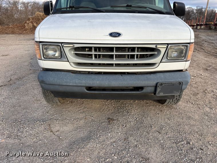 image for item FG0184 2001 Ford E350 utility van