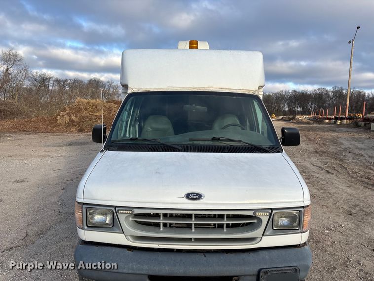 image for item FG0184 2001 Ford E350 utility van