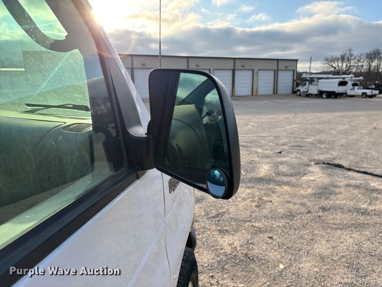 image for item FG0184 2001 Ford E350 utility van