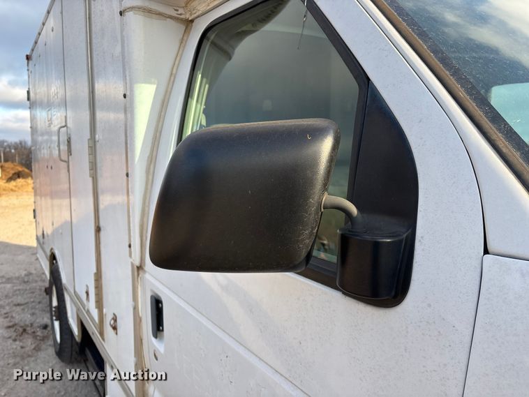 image for item FG0184 2001 Ford E350 utility van