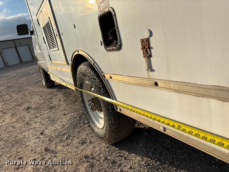 image for item FG0184 2001 Ford E350 utility van