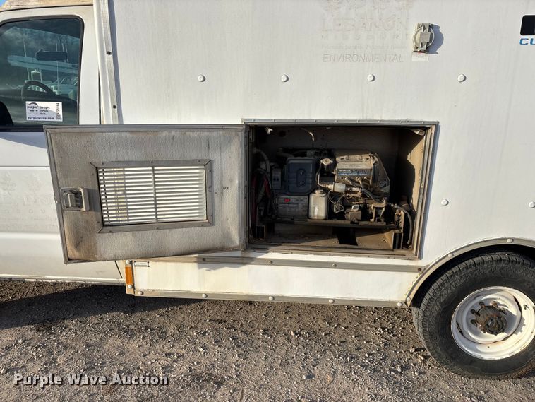 image for item FG0184 2001 Ford E350 utility van