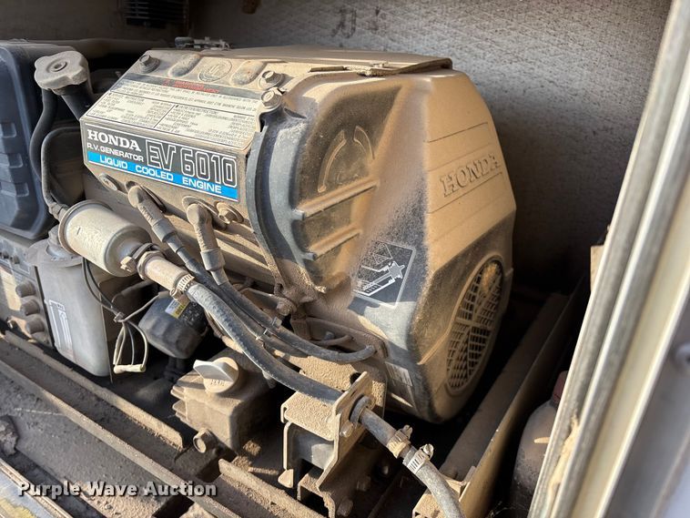 image for item FG0184 2001 Ford E350 utility van