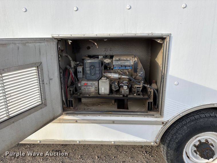 image for item FG0184 2001 Ford E350 utility van