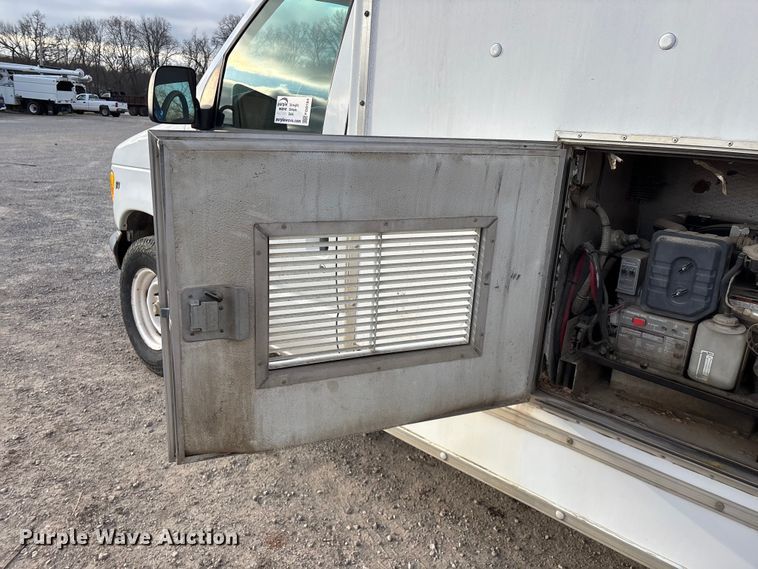 image for item FG0184 2001 Ford E350 utility van