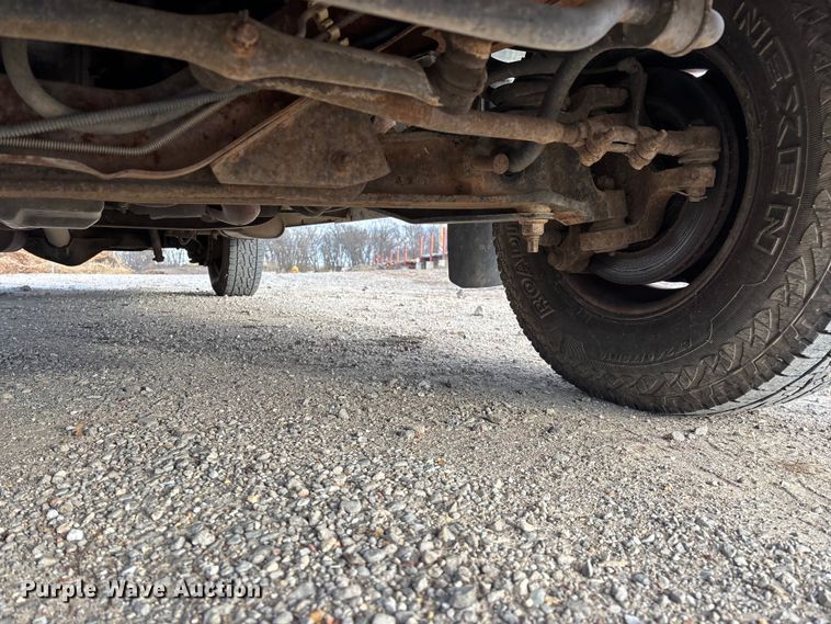 image for item FG0184 2001 Ford E350 utility van