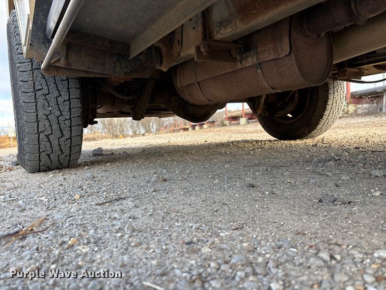 image for item FG0184 2001 Ford E350 utility van
