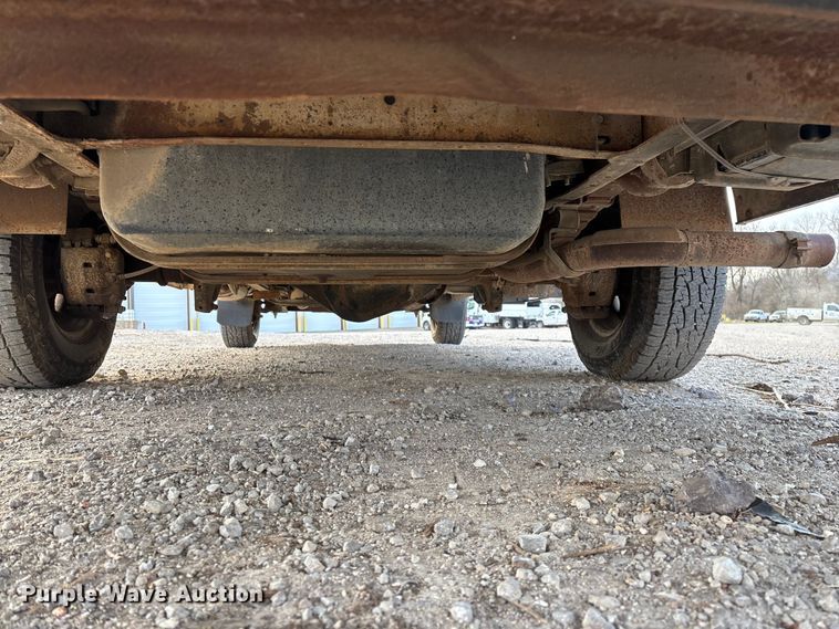 image for item FG0184 2001 Ford E350 utility van