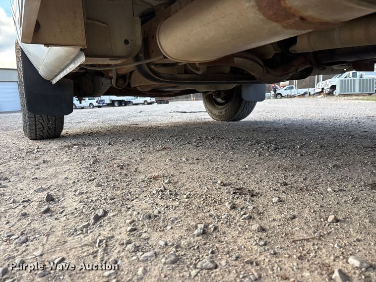 image for item FG0184 2001 Ford E350 utility van