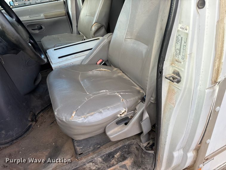 image for item FG0184 2001 Ford E350 utility van