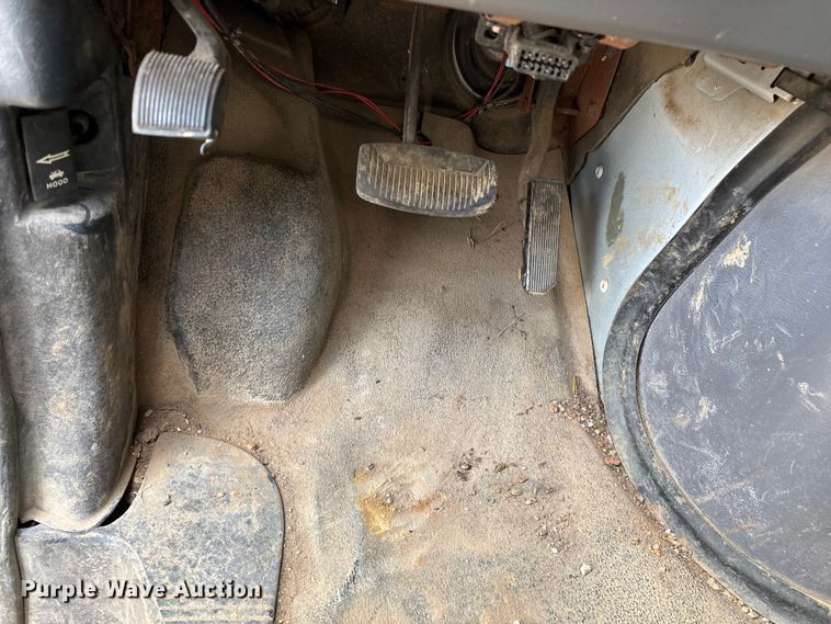 image for item FG0184 2001 Ford E350 utility van