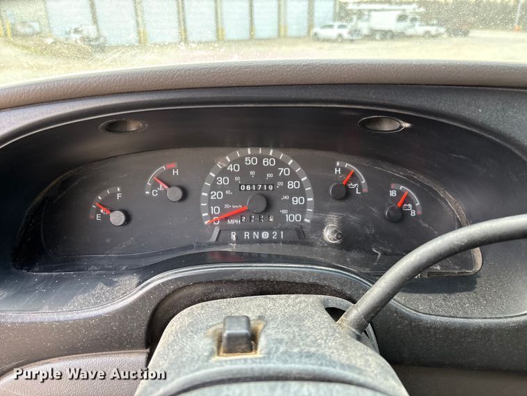 image for item FG0184 2001 Ford E350 utility van