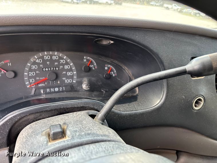 image for item FG0184 2001 Ford E350 utility van