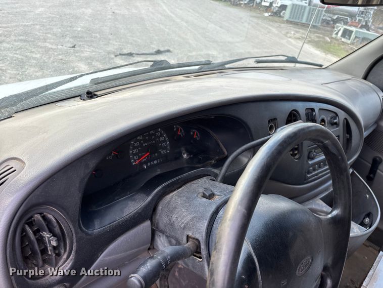 image for item FG0184 2001 Ford E350 utility van