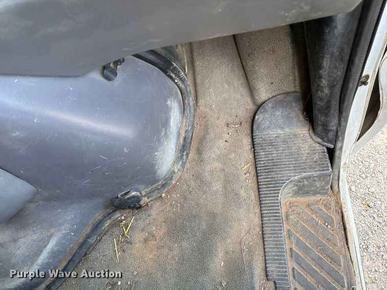 image for item FG0184 2001 Ford E350 utility van