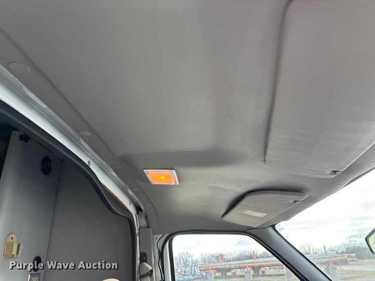 image for item FG0184 2001 Ford E350 utility van