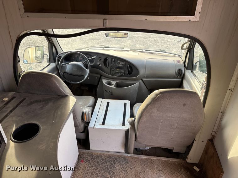 image for item FG0184 2001 Ford E350 utility van