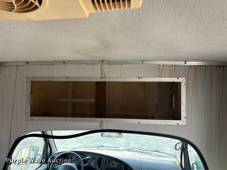 image for item FG0184 2001 Ford E350 utility van
