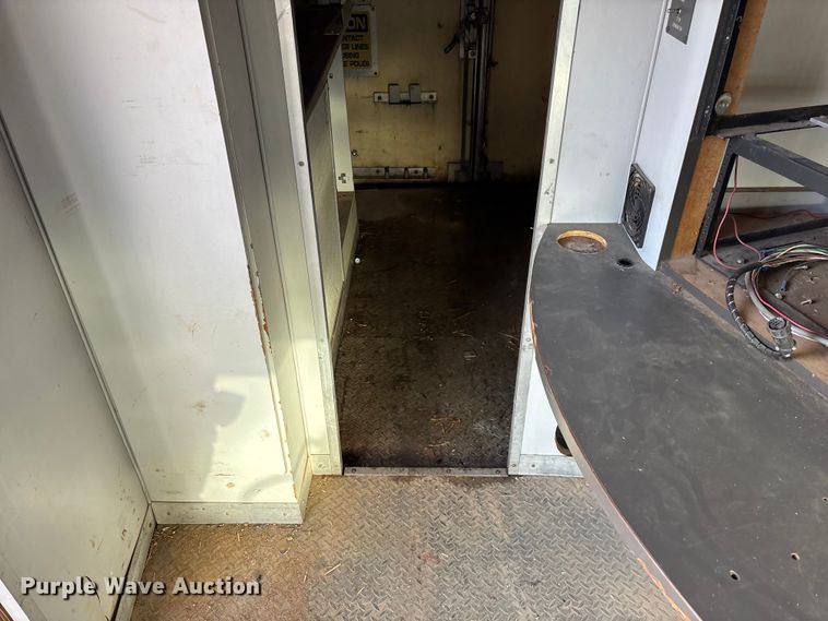 image for item FG0184 2001 Ford E350 utility van