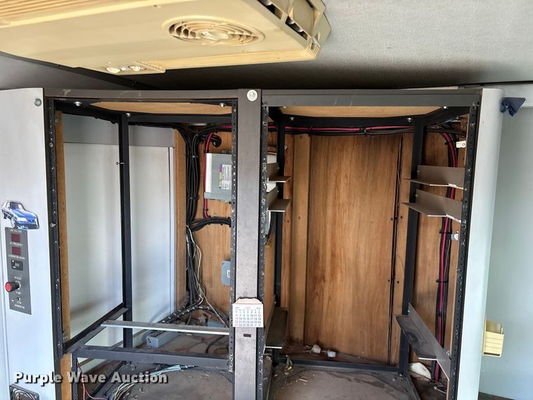 image for item FG0184 2001 Ford E350 utility van