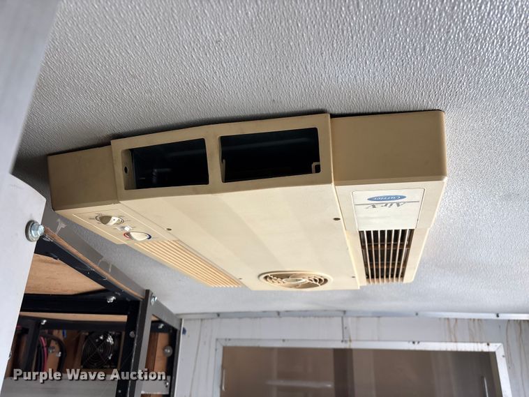 image for item FG0184 2001 Ford E350 utility van