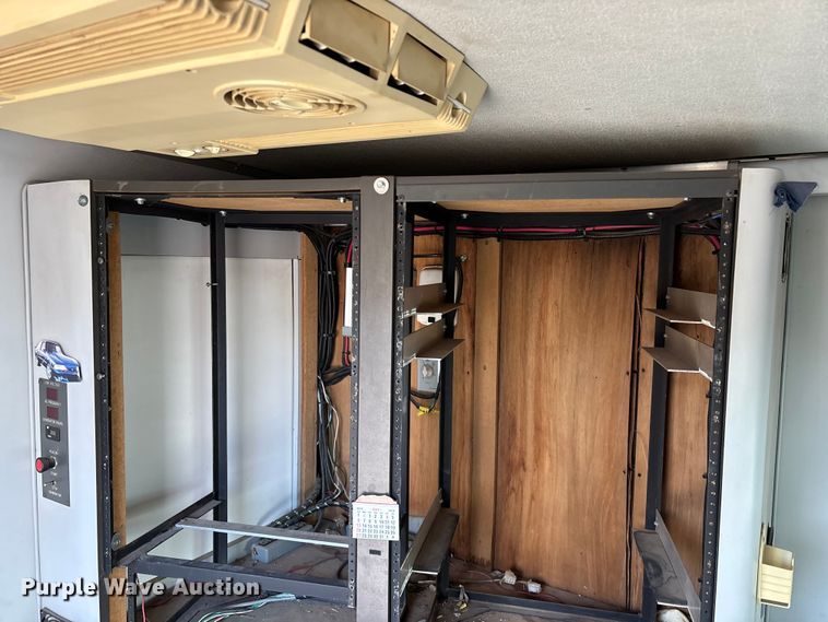 image for item FG0184 2001 Ford E350 utility van