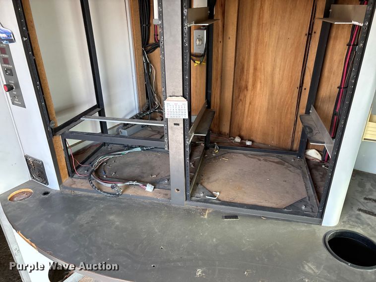 image for item FG0184 2001 Ford E350 utility van