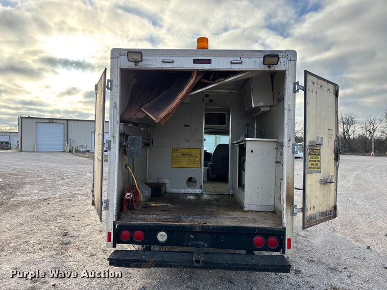 image for item FG0184 2001 Ford E350 utility van