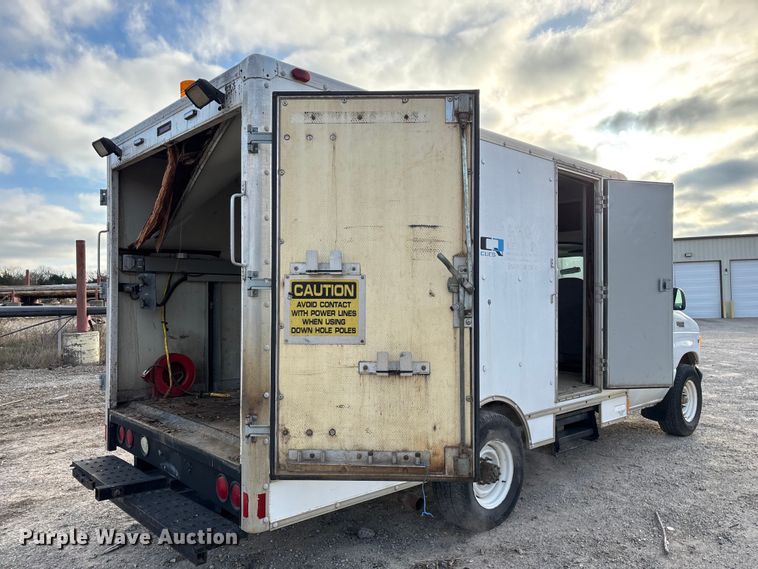 image for item FG0184 2001 Ford E350 utility van