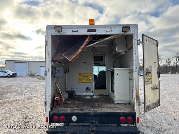 image for item FG0184 2001 Ford E350 utility van