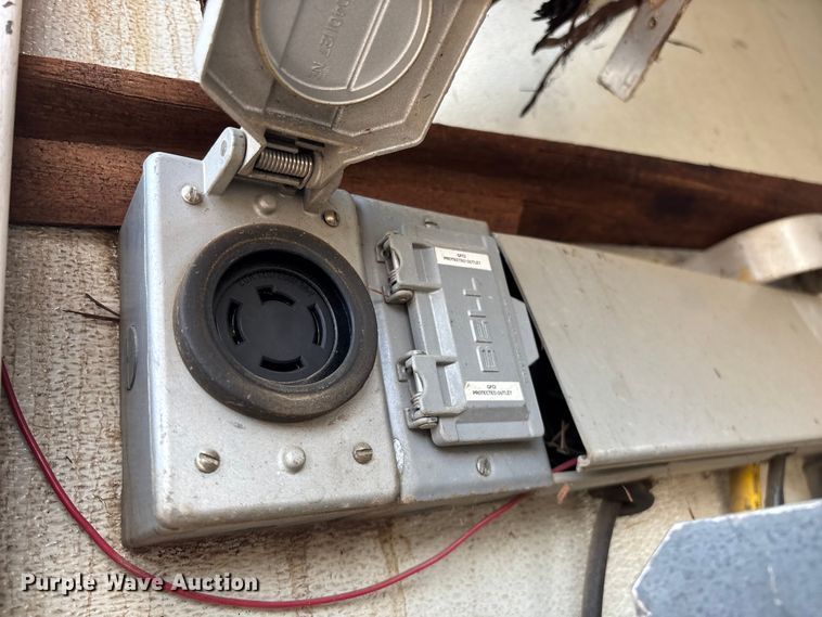 image for item FG0184 2001 Ford E350 utility van