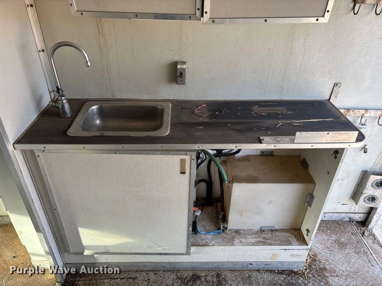 image for item FG0184 2001 Ford E350 utility van